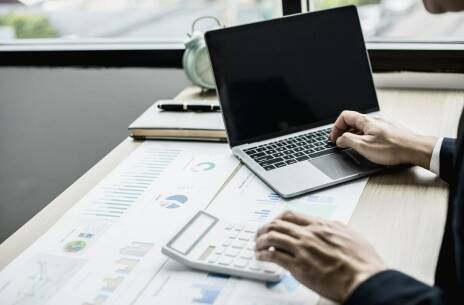 Strona internetowa dla firmy - co musi zawierać?